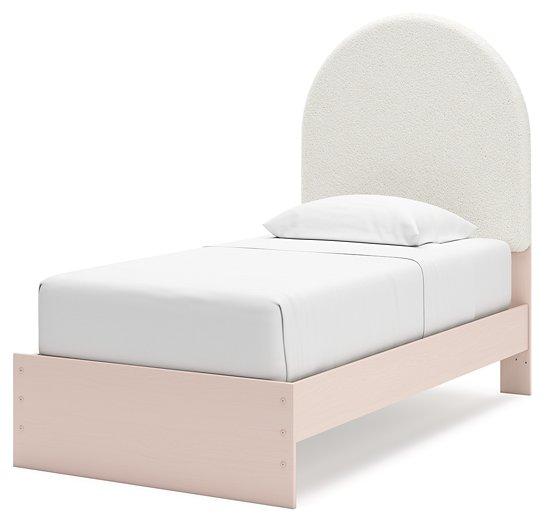 Wistenpine Upholstered Bed