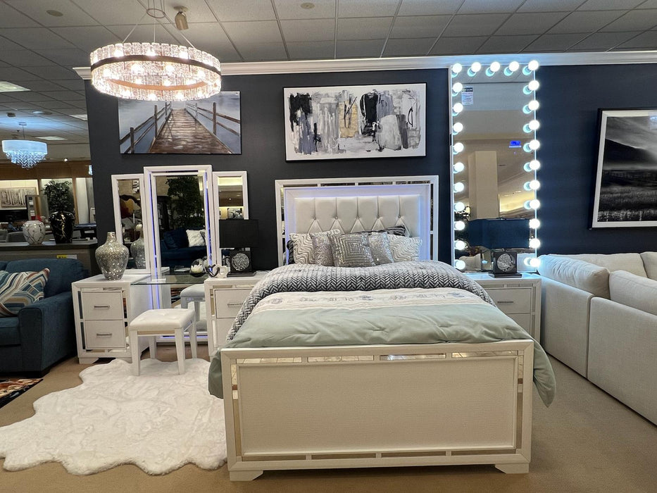 $1,499 Queen Bed , Dresser , Mirror and  Nightstand