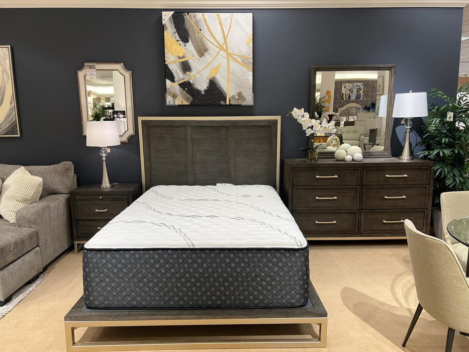 $ 999 Queen Bed , Dresser , Mirror and  Nightstand